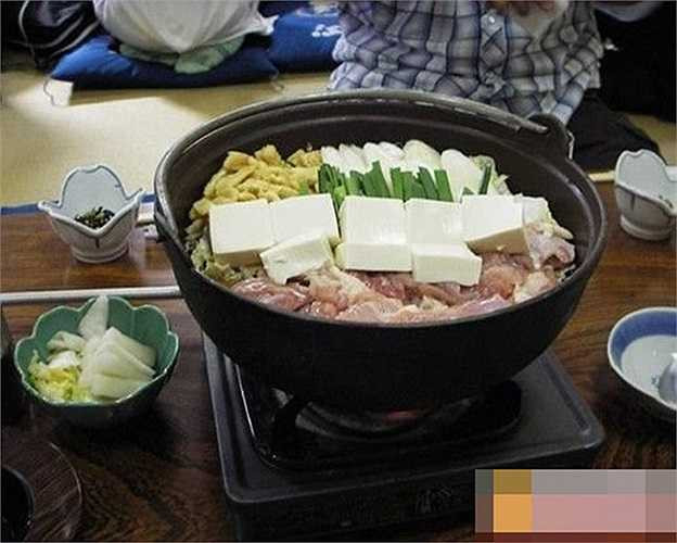 Một bữa ăn của một sumo Nhật Bản đủ cho 5 đến 6 người bình thường