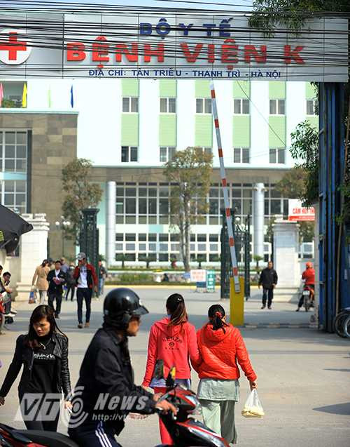 Cảnh qua đường 'thót tim' nơi người dân gửi tâm thư cho Bộ trưởng Thăng