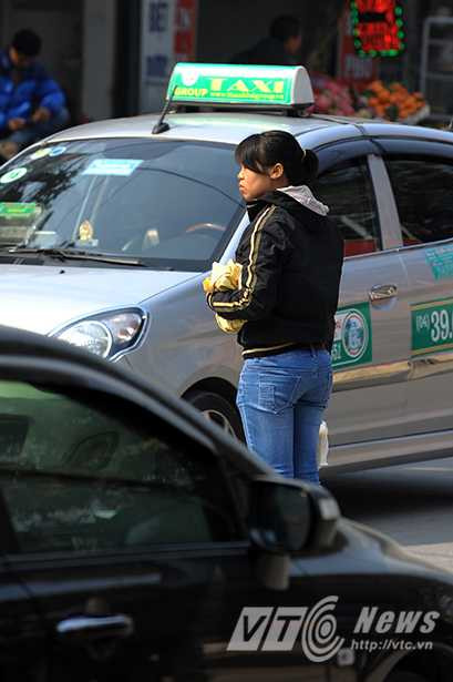 Cảnh qua đường 'thót tim' nơi người dân gửi tâm thư cho Bộ trưởng Thăng