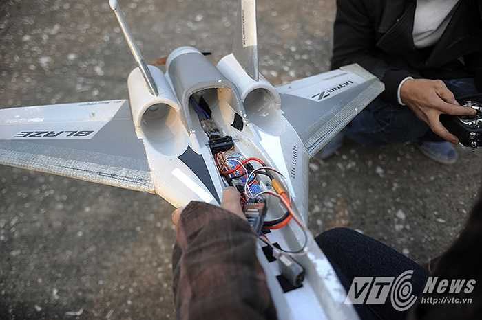 Máy bay sử dụng pin.