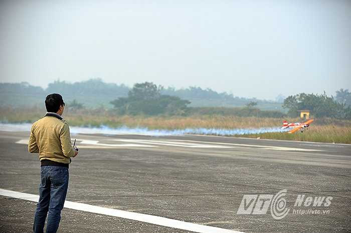 Liên tiếp sau đó là những màn trình diễn ấn tượng của các ‘phi công’ kì cựu.