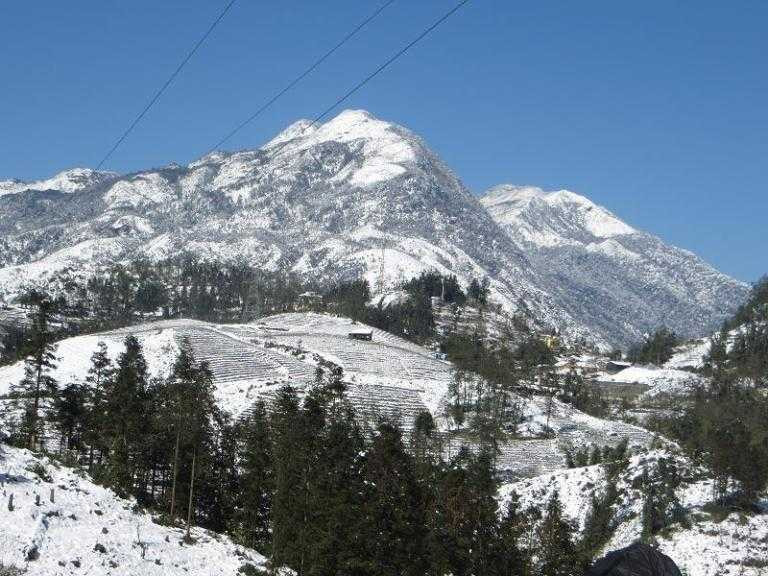 Miền Bắc giá rét, băng tuyết xuất hiện trên núi Sa Pa