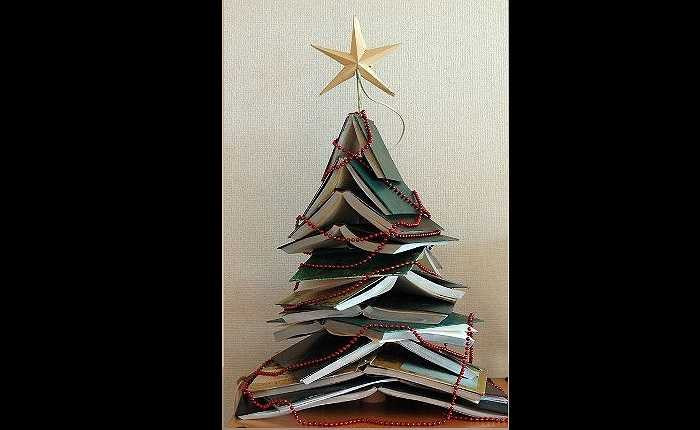 18. Cây thông Noel cho những người ham mê đọc sách nhưng cũng rất ưa chuộng những ý tưởng độc đáo và đặc biệt trong ngày lễ lớn nhất của năm 2014