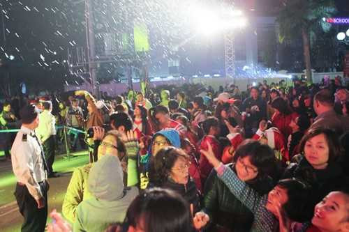 Times City rực rỡ đón Giáng sinh cùng Uyên Linh, Lưu Hương Giang