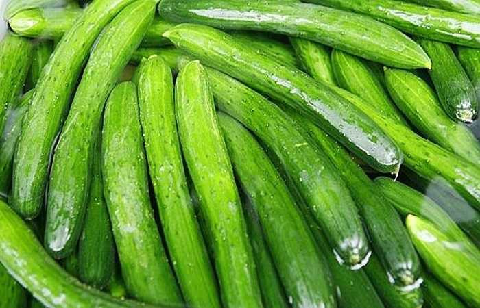 Dưa chuột: Theo các nghiên cứu khoa học, dưa chuột chứa quercetin, một chất chống oxy hóa giúp giảm sưng, thương tổn trên bề mặt dạ dày. Đồng thời, dưa chuột có chứa chất ức chế hoạt động của các enzym gây viêm, giúp bộ máy tiêu hóa khỏe mạnh hơn.