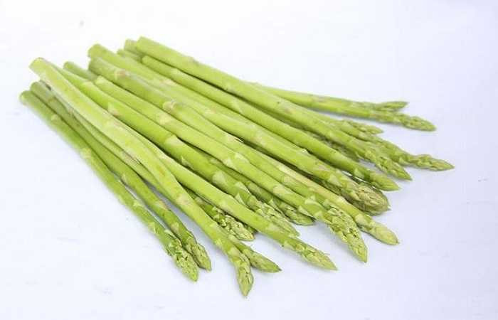 Măng tây: Măng tây khuyến khích sự phát triển của vi khuẩn tốt trong đường ruột. Các vi khuẩn này có tác dụng làm giảm sự gia tăng của khí trong dạ dày và giảm chứng đầy bụng.