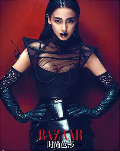 Angelababy chính là hình tượng 'vịt hóa thiên nga' tiêu biểu của làng giải trí Hoa ngữ. Từ một cô gái nhan sắc bình thường, sau khi dao kéo trở nên xinh đẹp và nổi tiếng 