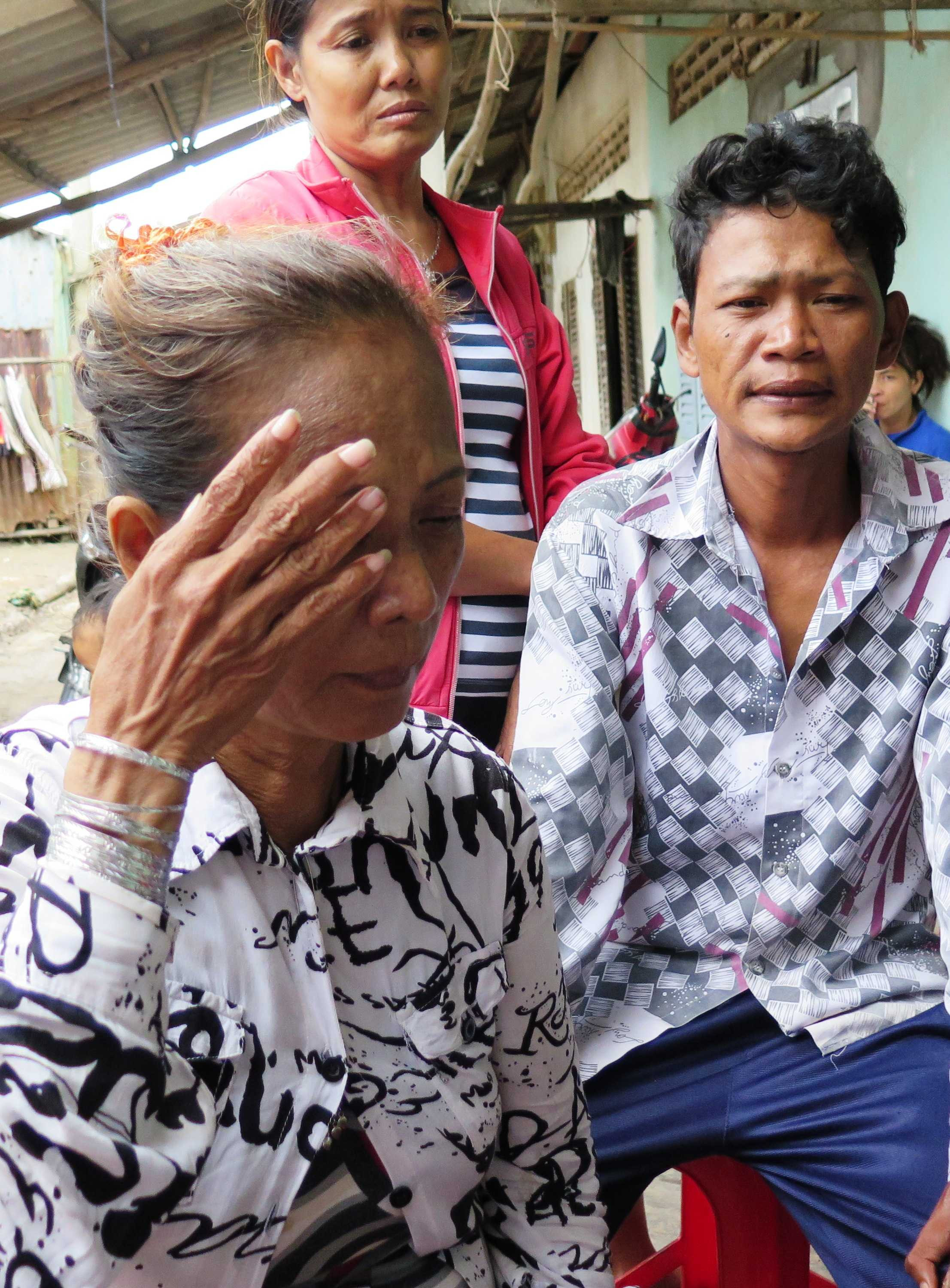 Vụ tàu cá cùng 10 ngư dân mất tích: Xóm Tình Thương chan đầy nước mắt