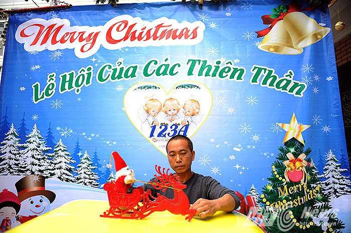 Chiếc xe được anh Hải hoàn thiện và trang trí để đón chào dịp lễ Giáng sinh.