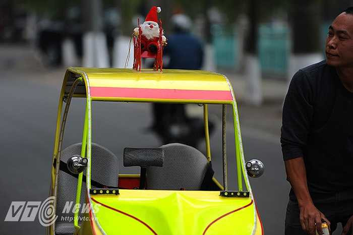 Anh Hải bên chiếc xế cưng của mình. (Ảnh: Việt Linh)