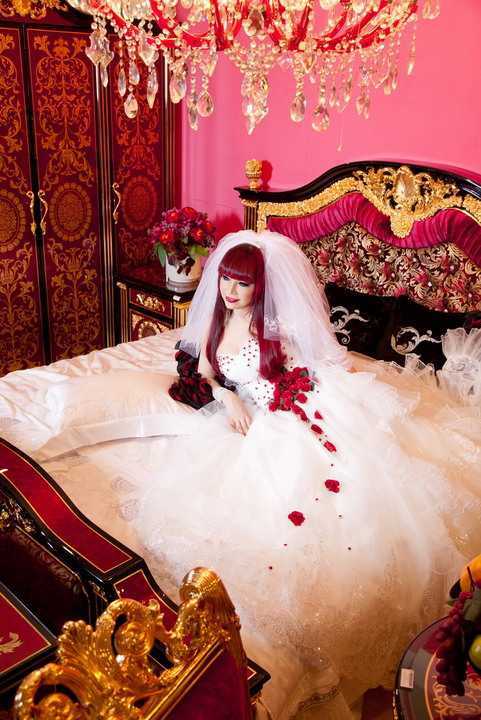 Bảo Yến cũng thẳng thắn cho biết những gì báo chí đăng tải một năm trước hoàn toàn không đúng tinh thần chị đã chia sẻ. Trong mắt chị, Đàm Vĩnh Hưng là một người em dễ thương, lễ phép, có trách nhiệm và nghiêm túc trong công việc. 