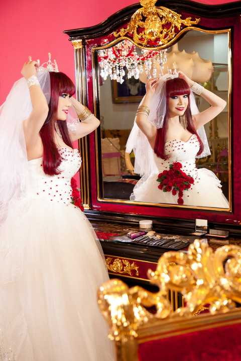 Nói thêm về sự kết hợp này, Mr Đàm cho biết anh chính là người “năn nỉ”, truyền cảm hứng để Bảo Yến làm album, bởi vì đã quá lâu, khán giả chưa thấy bất kì sản phẩm mới nào của Bảo Yến cũng như sự xuất hiện cua chị trên sân khấu ca nhạc ngày càng hiếm dần. Anh tin rằng bản thân anh cũng như lượng khán giả từng mến mộ chị trên khắp đất nước luôn trông chờ chị tái xuất trên con đường âm nhạc lừng lẫy một thời.