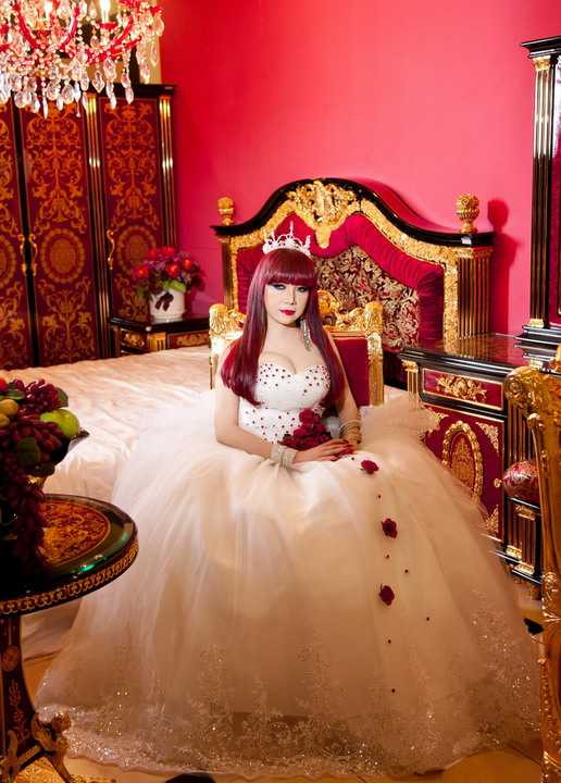 Nếu như cách đây 7 năm, chỉ có khán giả phía Nam mới được xem trực tiếp “Thương Hoài Ngàn Năm” tại sân khấu thì lần này, khán giả phía Bắc đã có cơ hội được thưởng thức trọn vẹn liveshow mang thương hiệu “Thương Hoài Ngàn Năm”. Đêm diễn tại Hà Nội sẽ có sự góp mặt của dàn ca sỹ: Hồng Ngọc; Lệ Quyên; Hồ Ngọc Hà; Phạm Thu Hà; Dương Triệu Vũ; Giang Hồng Ngọc; Quách Ngọc Ngoan. Đặc biệt, lần này có sự góp mặt đặc biệt của danh ca Bảo Yến.