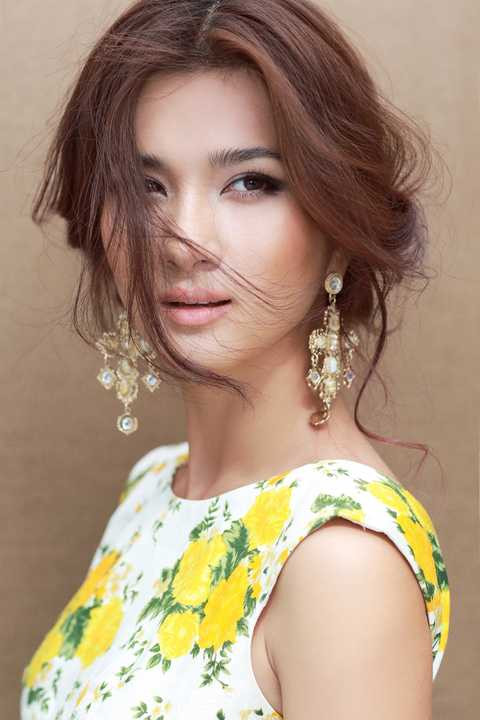 Chung Thanh Phong - Kim Tuyến bén duyên nhau từ Liên hoan phim Cannes 2014 khi NTK đảm nhận phần trang phục cho cô tại sự kiện.