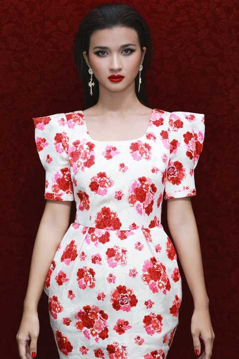 Kim Tuyến là gương mặt diễn viên quen thuộc trong hàng loạt phim truyền hình như Cỏ đuôi gà, Vợ tôi là số 1, Chuyện tình đảo ngọc... 