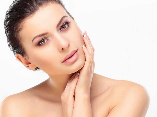 Giúp bạn trẻ hơn: Quả hồng cũng chứa nhiều chất dinh dưỡng có tác dụng làm suy giảm thiệt hại của các tế bào trong cơ thể và làm chậm quá trình lão hóa.