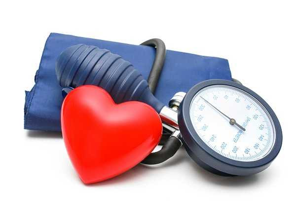 Giảm huyết áp: Quả hồng có chứa một lượng kali đáng kể, đây là một loại khoáng chất làm giảm huyết áp, tốt cho sức khỏe tim mạch.