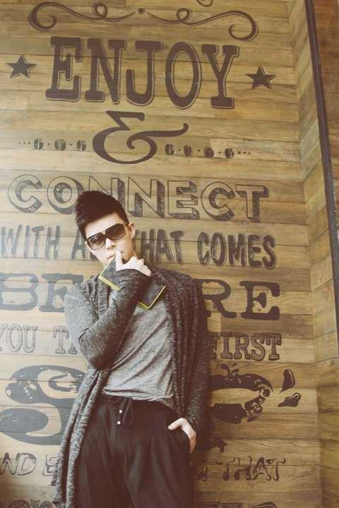 Tôi không cảm thấy cô đơn vì luôn bận rộn tìm niềm vui trong công việc. Giáng sinh và giao thừa tôi nhận lời đi diễn, có khán giả ở bên cạnh tôi thấy ấm áp hơn nhiều”.