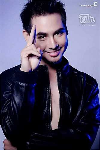 Được ví von như diễn viên Hàn Quốc, thầy giáo Trần Bảo Duy, hiện là giáo viên môn Văn trường THCS Kim Đồng (Q.5, TP. Hồ Chí Minh) có vẻ ngoài điển trai và bảnh bao không kém gì các hot boy nổi tiếng.