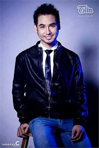 Không chỉ có gương mặt ưa nhìn, thầy Bảo Duy còn có vóc dáng khá chuẩn cùng gu thời trang hợp mốt. Tuy nhiên, lợi thế ngoại hình cũng khiến cho thầy giáo trẻ nhiều phen lao đao. Đứng trên bục giảng, thầy Duy thường bị học trò trêu đùa.