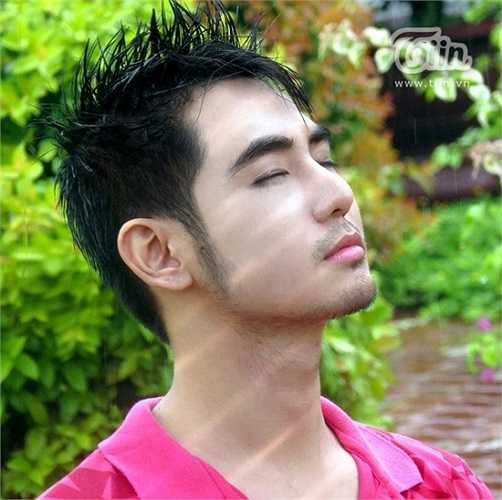 Tiếp xúc với thầy Duy có thể cảm nhận thầy khá thân thiện và cởi mở. Dù việc liên lạc có phần khó khăn do thầy bận rộn với lịch dạy học ở trường. 