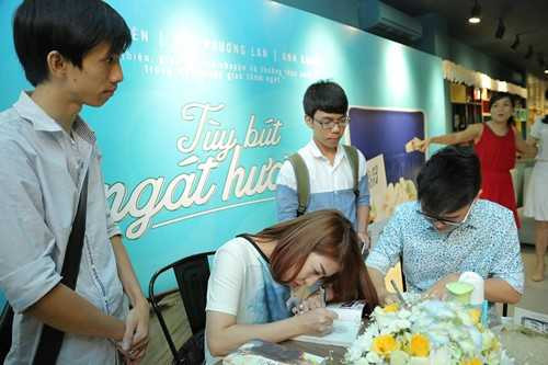 'Tùy bút ngát hương' – Ướp hương từ trang sách