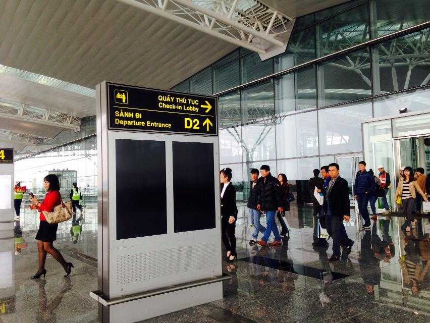 cổng vào nhà ga T2