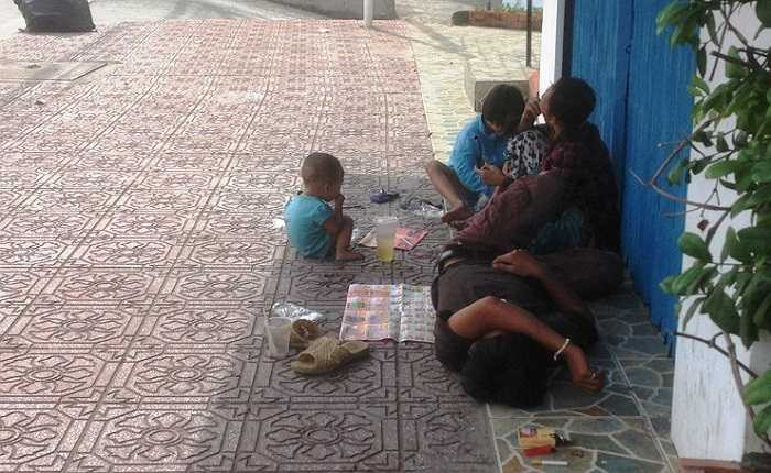 Những người sống lang thang vẫn còn tụ tập ở một số nơi trên địa bàn TP.HCM. (Ảnh Lê Hưng)