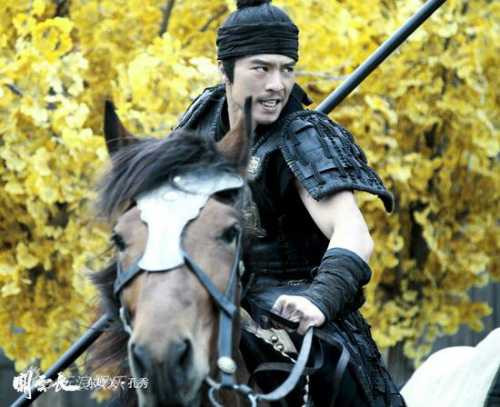 Địch thủ của ông là Khổng Tú có tài dùng thương thuật.