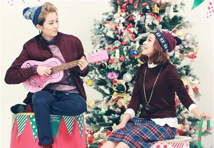 'Cặp đôi tin đồn' mặc ton-sur-ton diễn ăn ý trong studio được trang hoàng đậm không khí Noel. Chi Pu cho biết, cô và Gil Lê cùng cả ê kíp thức cả đêm để thực hiện MV này