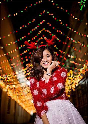 Hoàng Yến Chibi xinh như công chúa khi diện bộ váy đỏ - trắng nổi bật