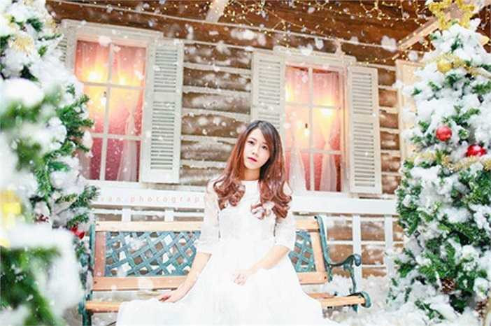 Mặc dù bận ôn thi, nhưng Liên đã sớm có một bộ ảnh ưng ý cho dịp Giáng sinh năm nay