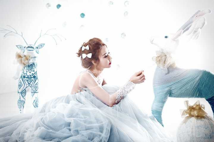 Sau khi đăng quang ngôi vị cao nhất của cuộc thi Bước nhảy hoàn vũ 2014, nhiều người thắc mắc, sao Ngân Khánh lại mất tích sau bao nhiêu ngày cố gắng gian khổ để đạt được vị trí quán quân. 