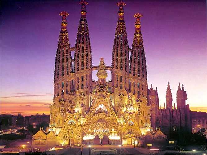 Nhà thờ Sagrada Familia tại thành phố Barcelona, Tây Ban Nha