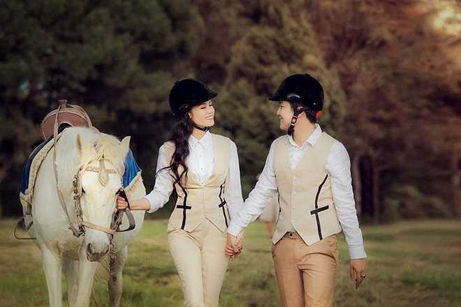 Không chỉ vậy, nữ diễn viên Tôi yêu cô đơn thực hiện những bộ ảnh cưới rất độc đáo khắp các thắng cảnh đất nước để lưu giữ kỷ niệm cũng như tái hiện lại quãng thời gian yêu nhau của hai người