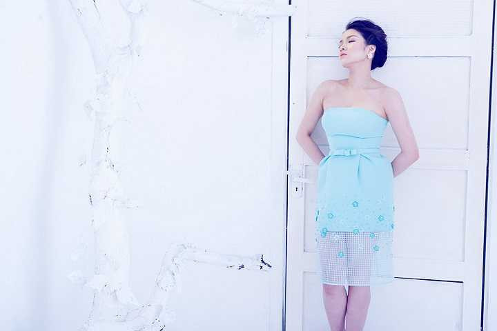 Xuất hiện trở lại với showbiz, Thủy Top tự tin chia sẻ mình đã qua thời chỉ khoe ngực khủng, cô cho biết: 'Nhiều người cảm thấy tiếc nuối khi thấy Thủy bỏ đi du học trong khoảng thời gian đang được nhiều người quan tâm và khá hot.'