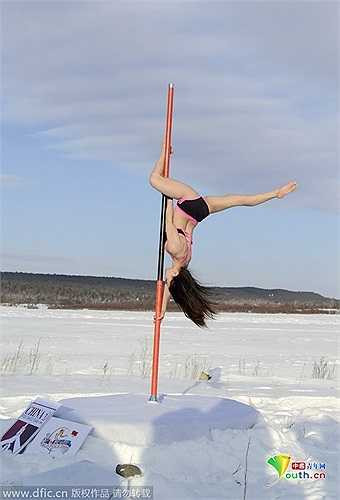 Múa cột trong thời tiết lạnh giá giúp họ rèn luyện ý chí