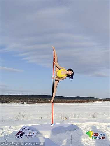 Động tác múa cột chuyên nghiệp của những cô gái đến từ đội tuyển múa cột quốc gia Trung Quốc