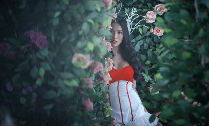 Thông qua bộ ảnh, Trương Nhi cũng gửi lời chúc mọi người giữa mùa đông giá rét của giáng sinh vẫn tìm thấy sự ấm áp bên bạn bè, gia đình và người thân.