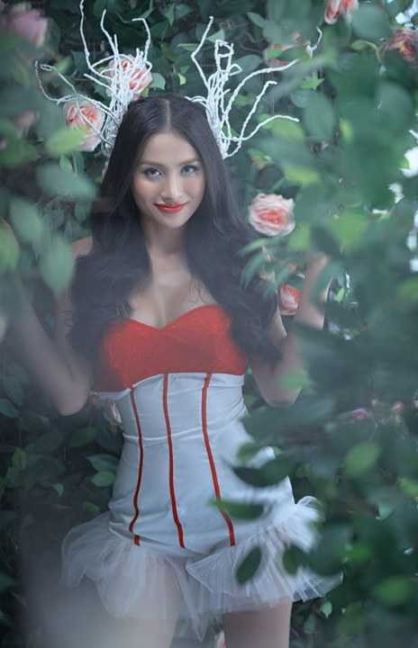 Các vai diễn của cô ngày một đa dạng hơn mang đế nhiều bất ngờ thú vị cho khán giả như: vai cô gái giang hồ trong Tiếng cú đêm, vai cô gái tham tiền phải giả trai để thực hiện lòng tham của mình trong Quý tử bất đắc dĩ...