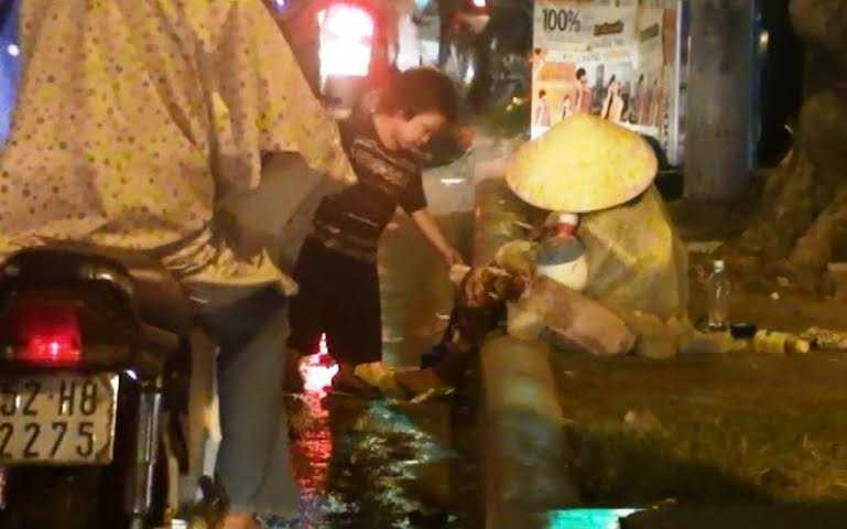 Cảnh khó tin về trẻ ăn xin bị 'hành xác' ở Sài Gòn