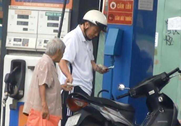 Cảnh khó tin về trẻ ăn xin bị 'hành xác' ở Sài Gòn