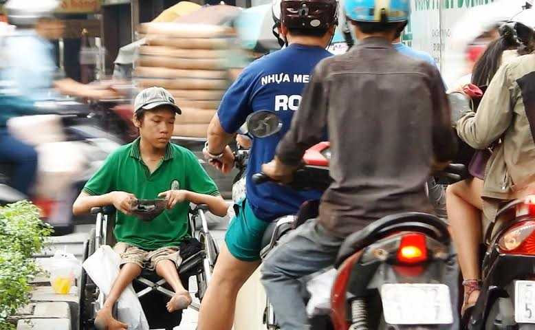 Cảnh khó tin về trẻ ăn xin bị 'hành xác' ở Sài Gòn
