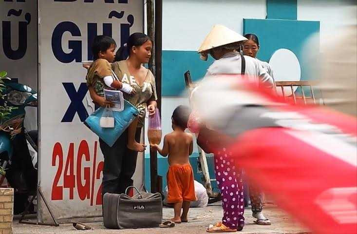 Cảnh khó tin về trẻ ăn xin bị 'hành xác' ở Sài Gòn