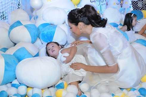 hoa hậu hương giang tiểu panda