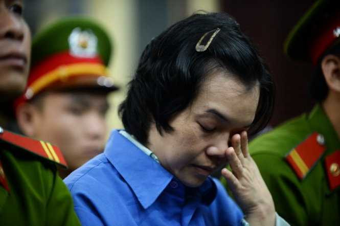 Huyền Như lấy tiền của ai và bằng cách nào?