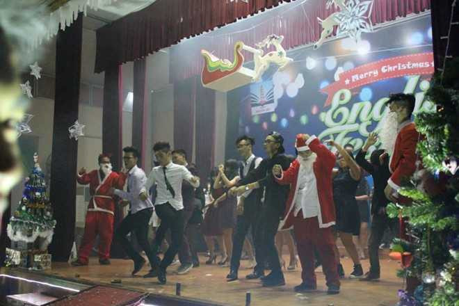 Trường THPT Nguyễn Siêu vui Noel