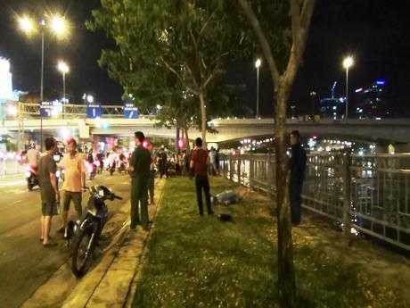 Cụ ông 92 tuổi lao mình xuống kênh giữa trung tâm TP.HCM tự tử