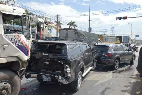 Xe tải gây tai nạn liên hoàn trên quốc lộ 22, giao thông hỗn loạn