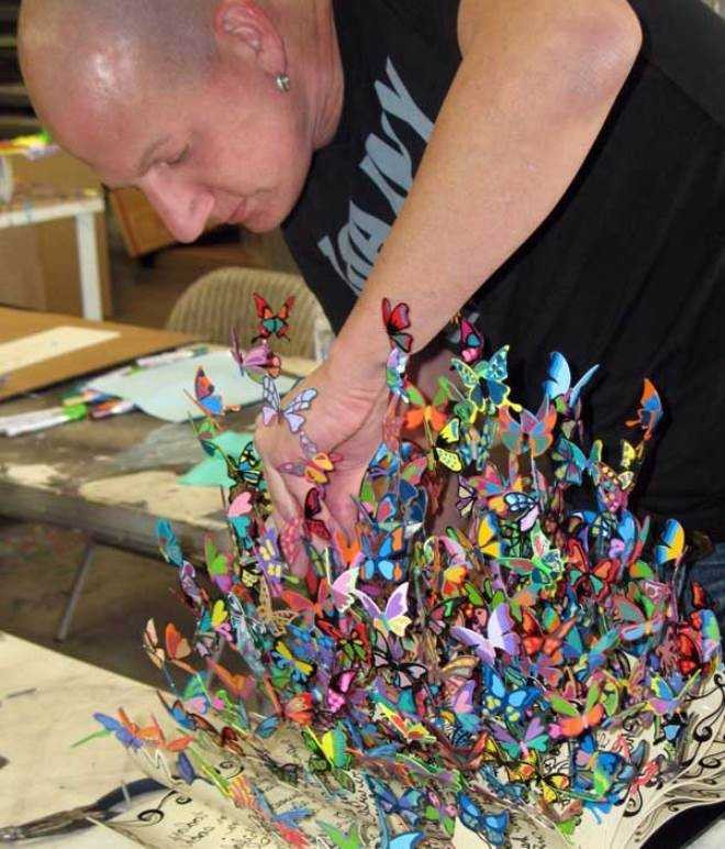 Chàng trai làm tranh kim loại đẹp đến từng chi tiết